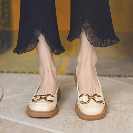 ♀ Buckle Round Toe White Loafer