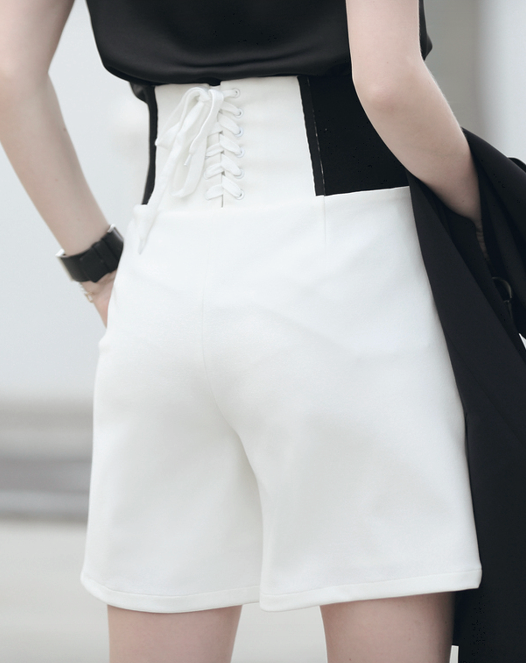 ♀Lace-Up Back Half Pants