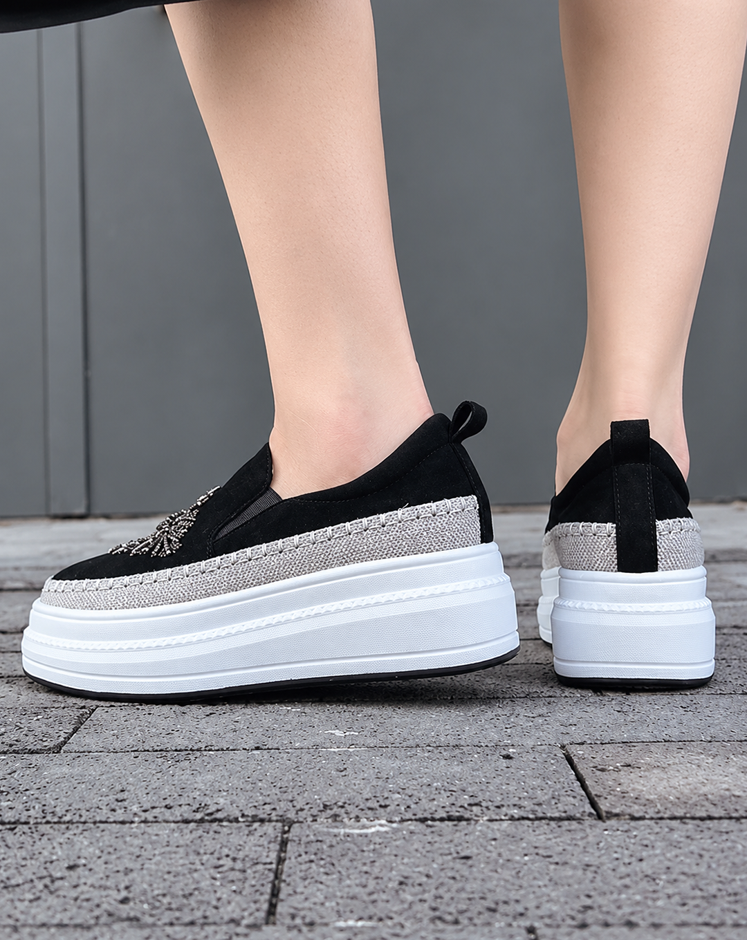 ♀本革／Embroidered Design Platform Slip-on