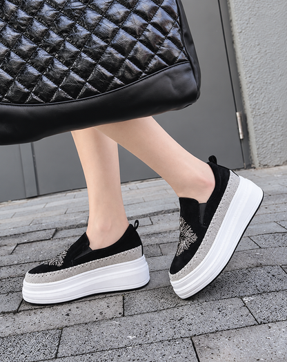 ♀本革／Embroidered Design Platform Slip-on