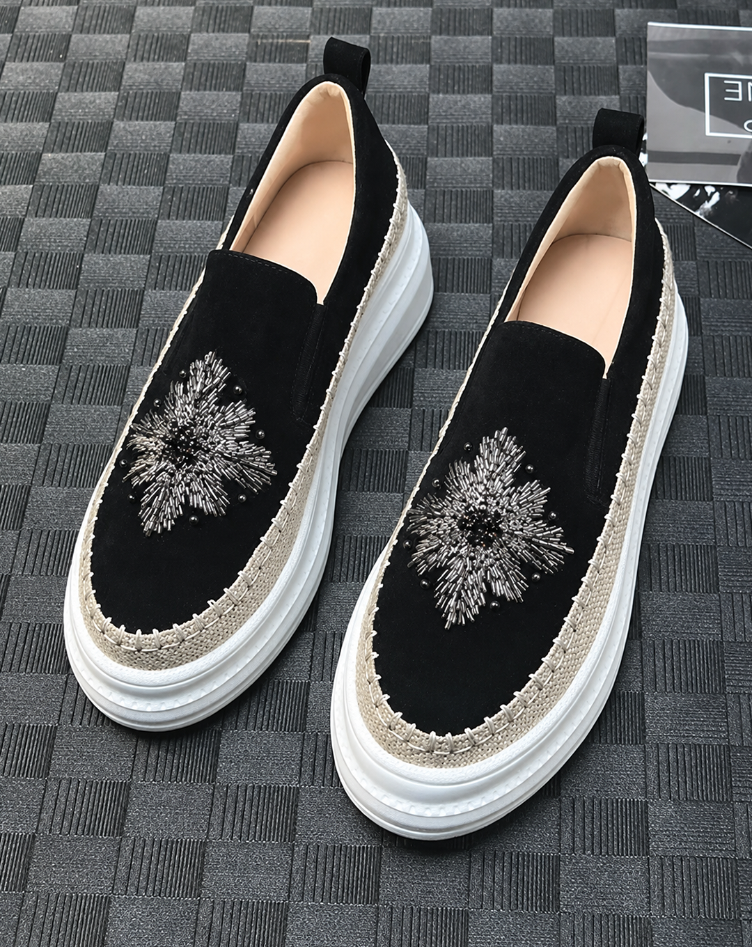 ♀本革／Embroidered Design Platform Slip-on