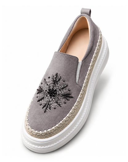 ♀本革／Embroidered Design Platform Slip-on