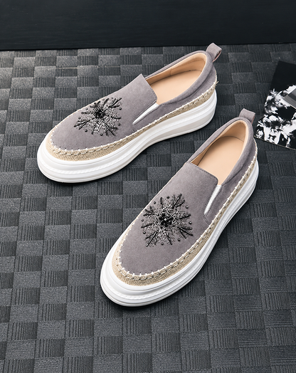 ♀本革／Embroidered Design Platform Slip-on