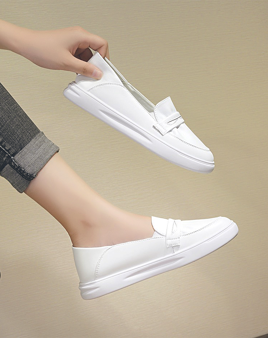 ♀White Soft Flat Shoes