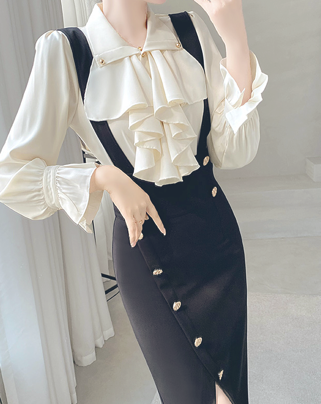 ♀Volume Frill Blouse & Suspender Skirt