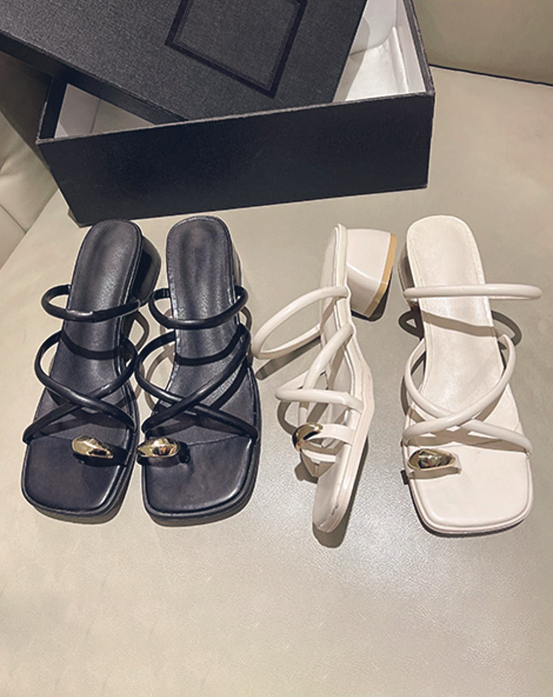 ♀Thumb Loop Narrow Strap Sandals