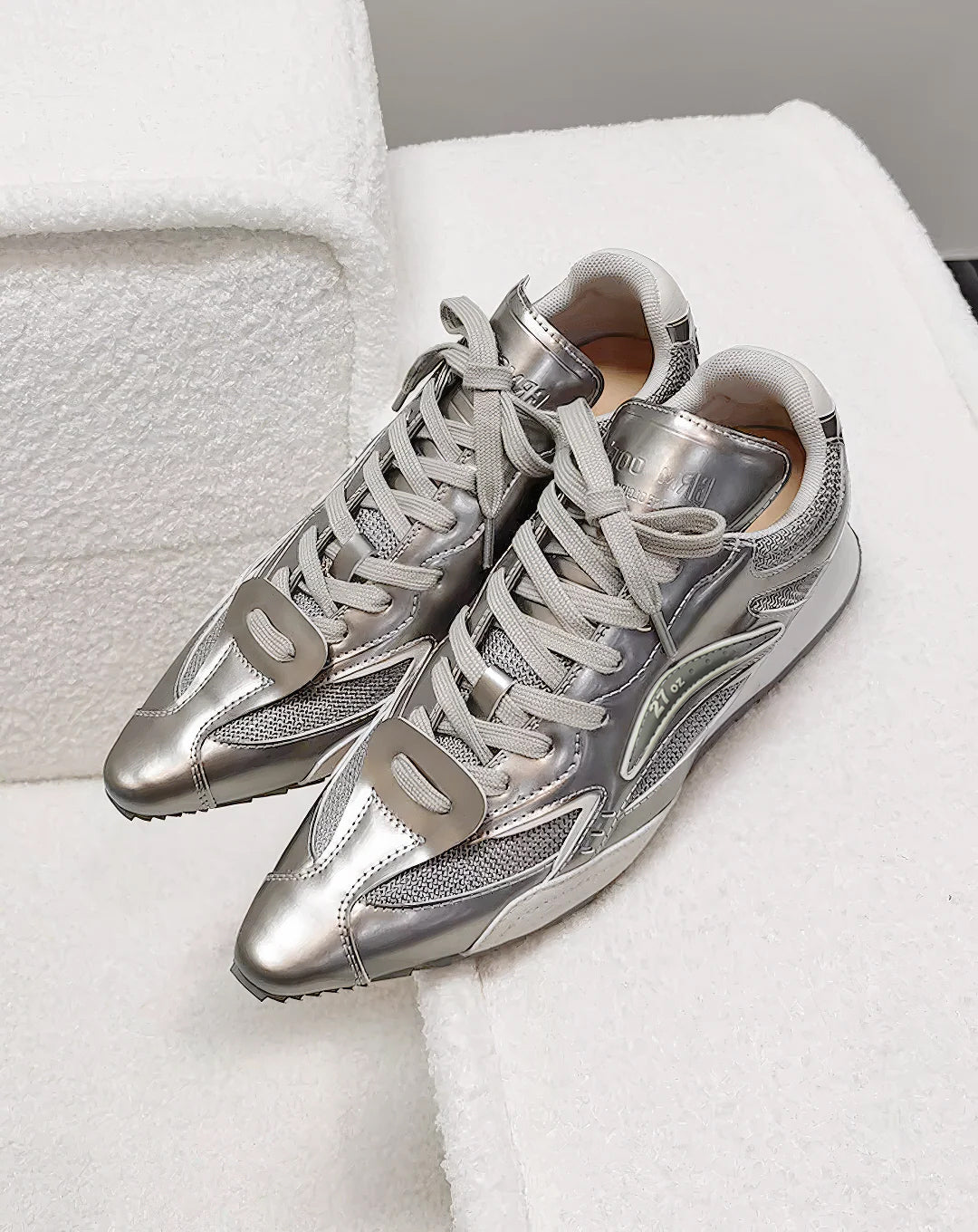 ♀本革／Metallic Sleek Pointed Sneakers