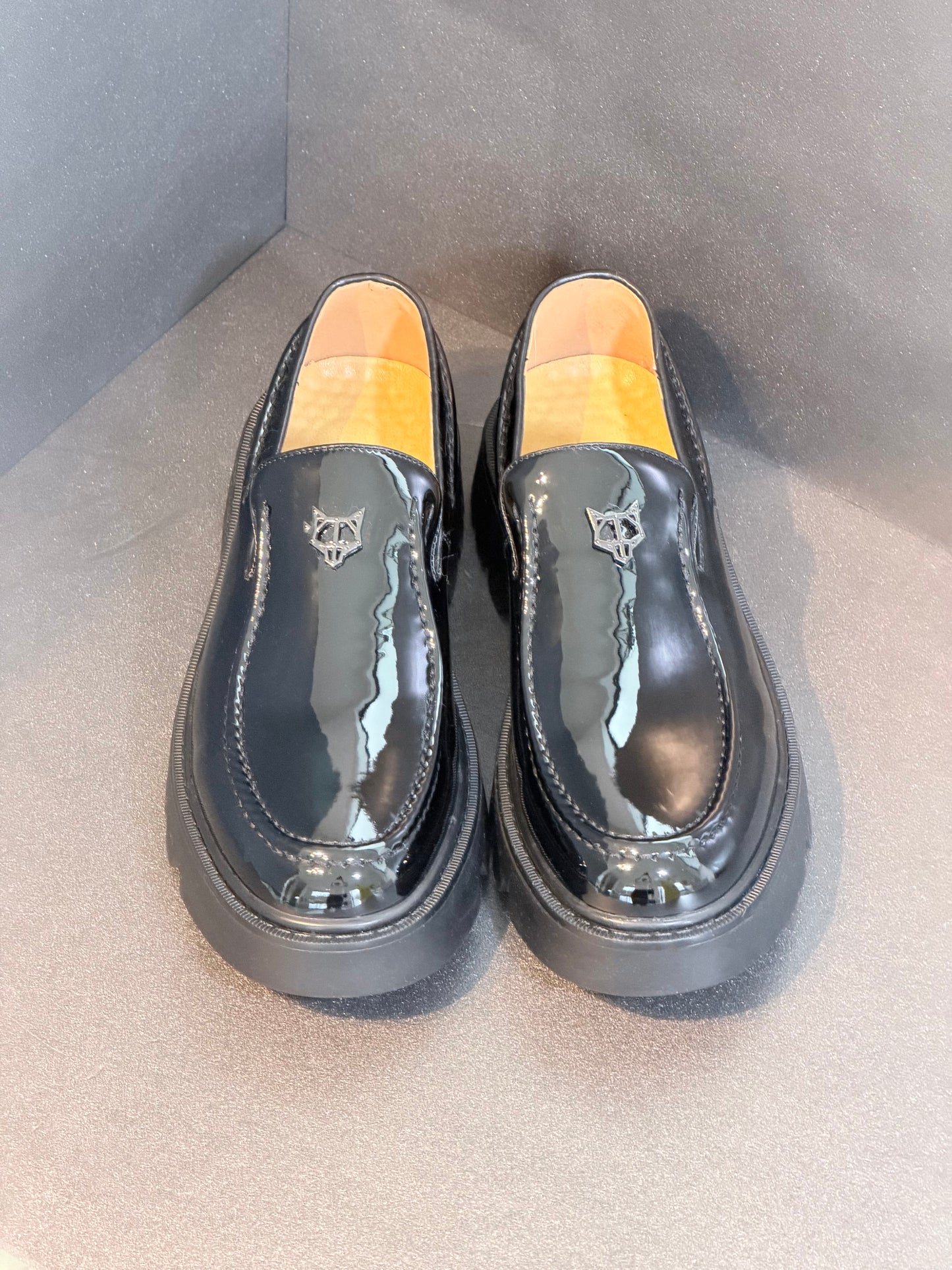 ♂One Point Gloss Loafers