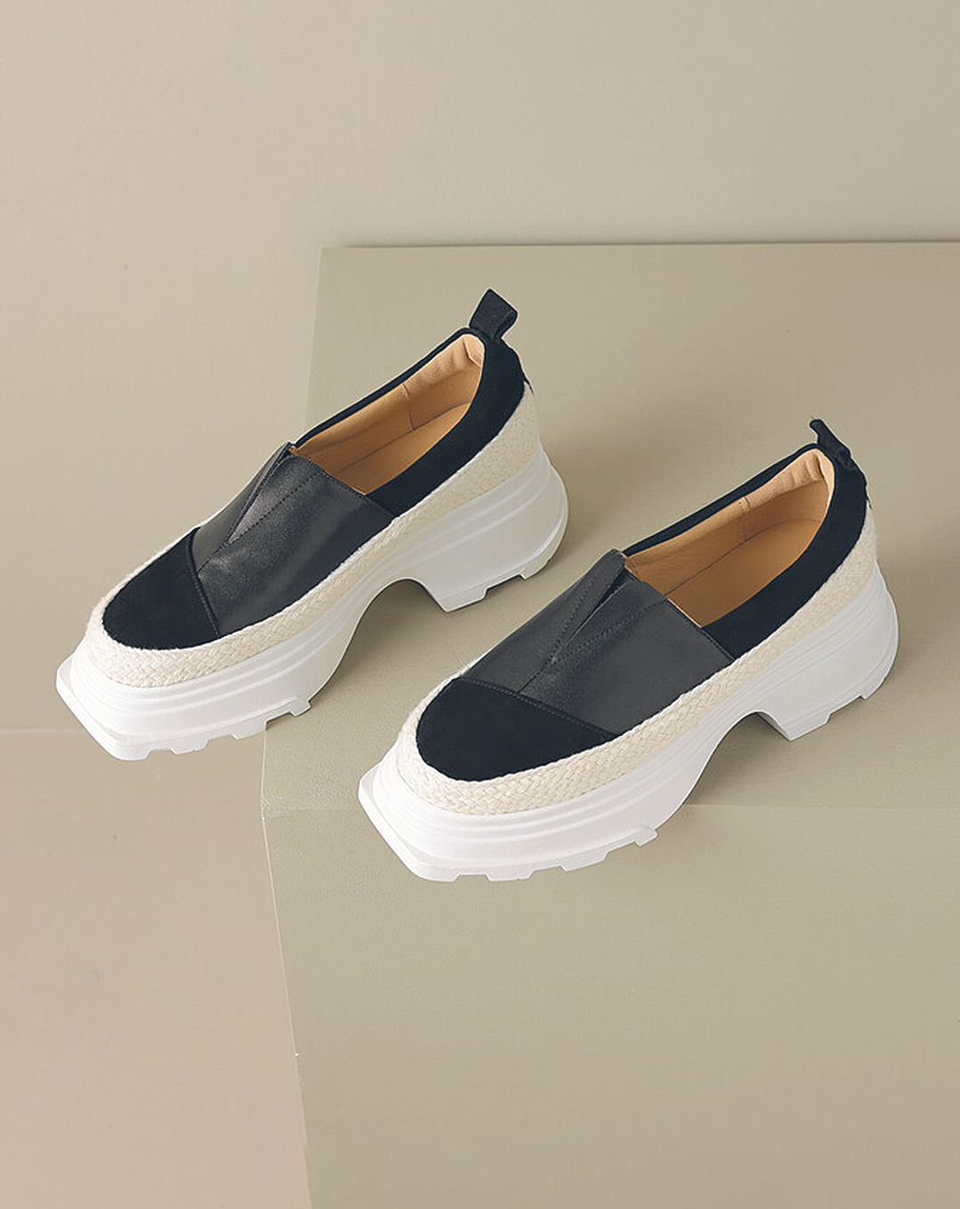 ♀Leather and Jute Platform Slip-on Shoes