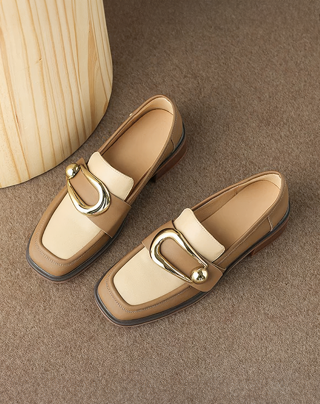 ♀本革／Gold Buckle Leather Loafers