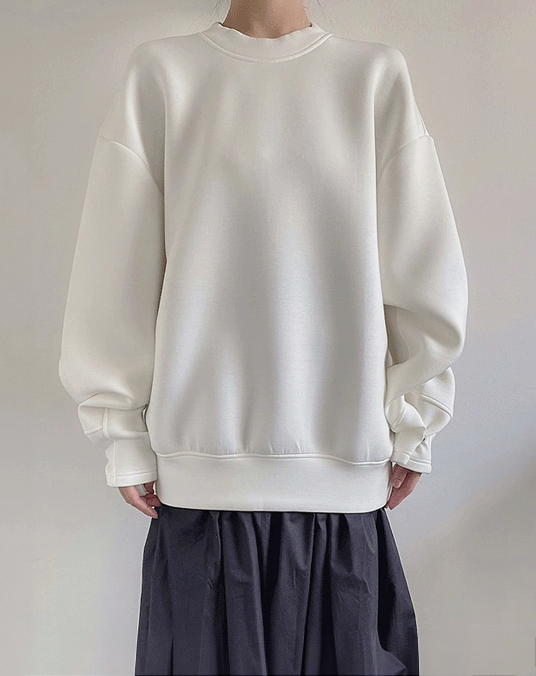 ♀Button Tuck Sleeve Sweatshirt