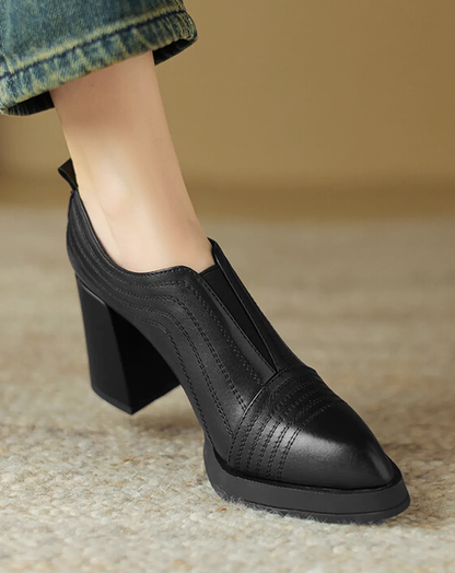 ♀本革／Chunky Heel Pointed Bootie