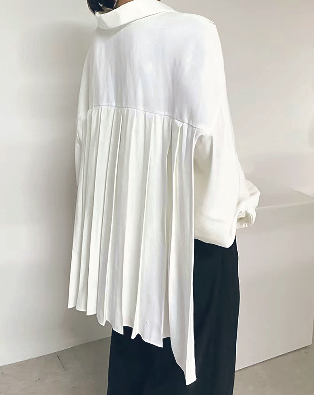 ♀Back Accordion Pleated Shirt