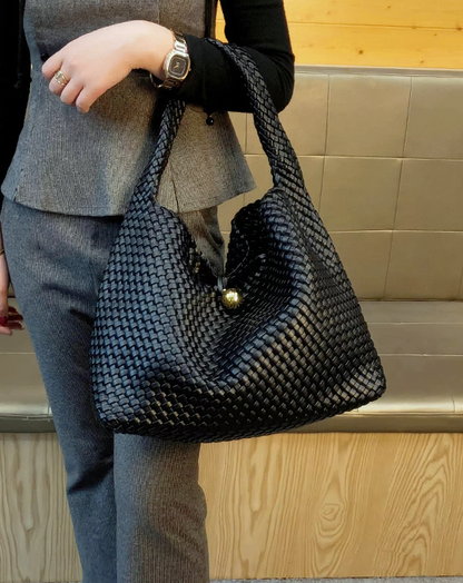 ♀本革／Intrecciato Black Bag