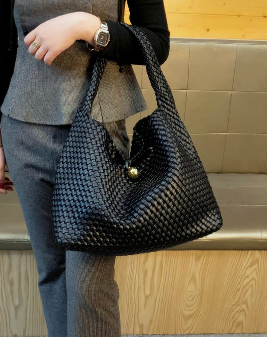 ♀本革／Intrecciato Black Bag