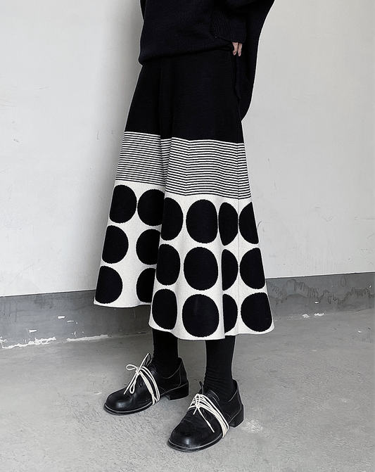 ♀Monotone Polka Dot Skirt