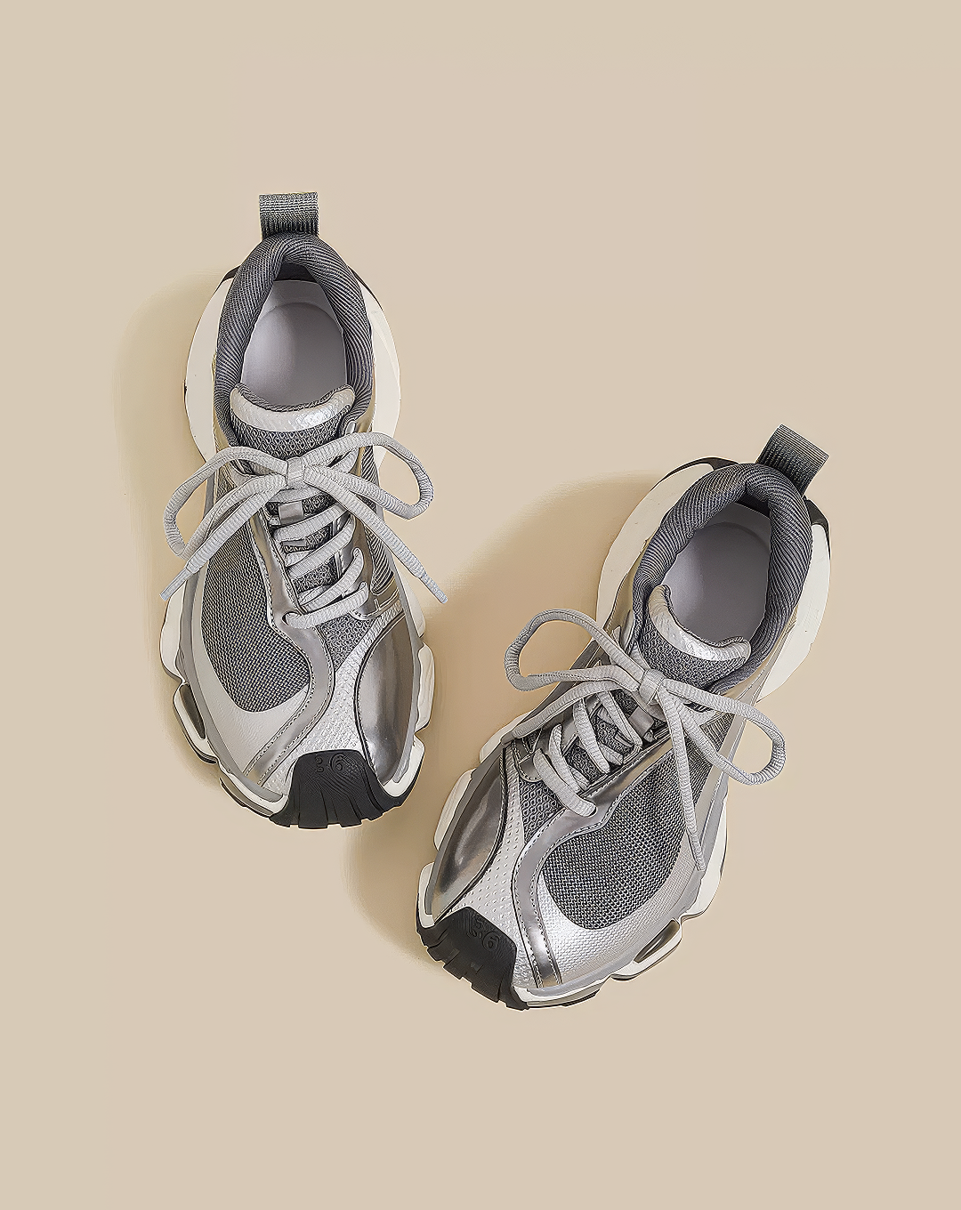 ♀Silver Metallic Mesh Sneakers
