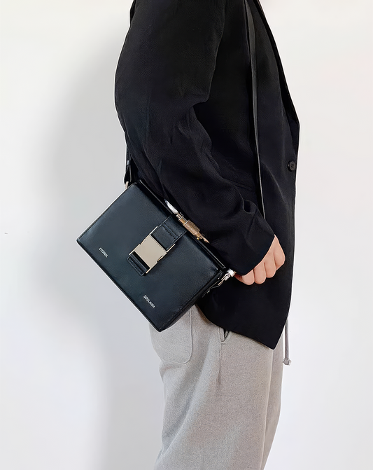 本革／Carabiner Handle Box Bag