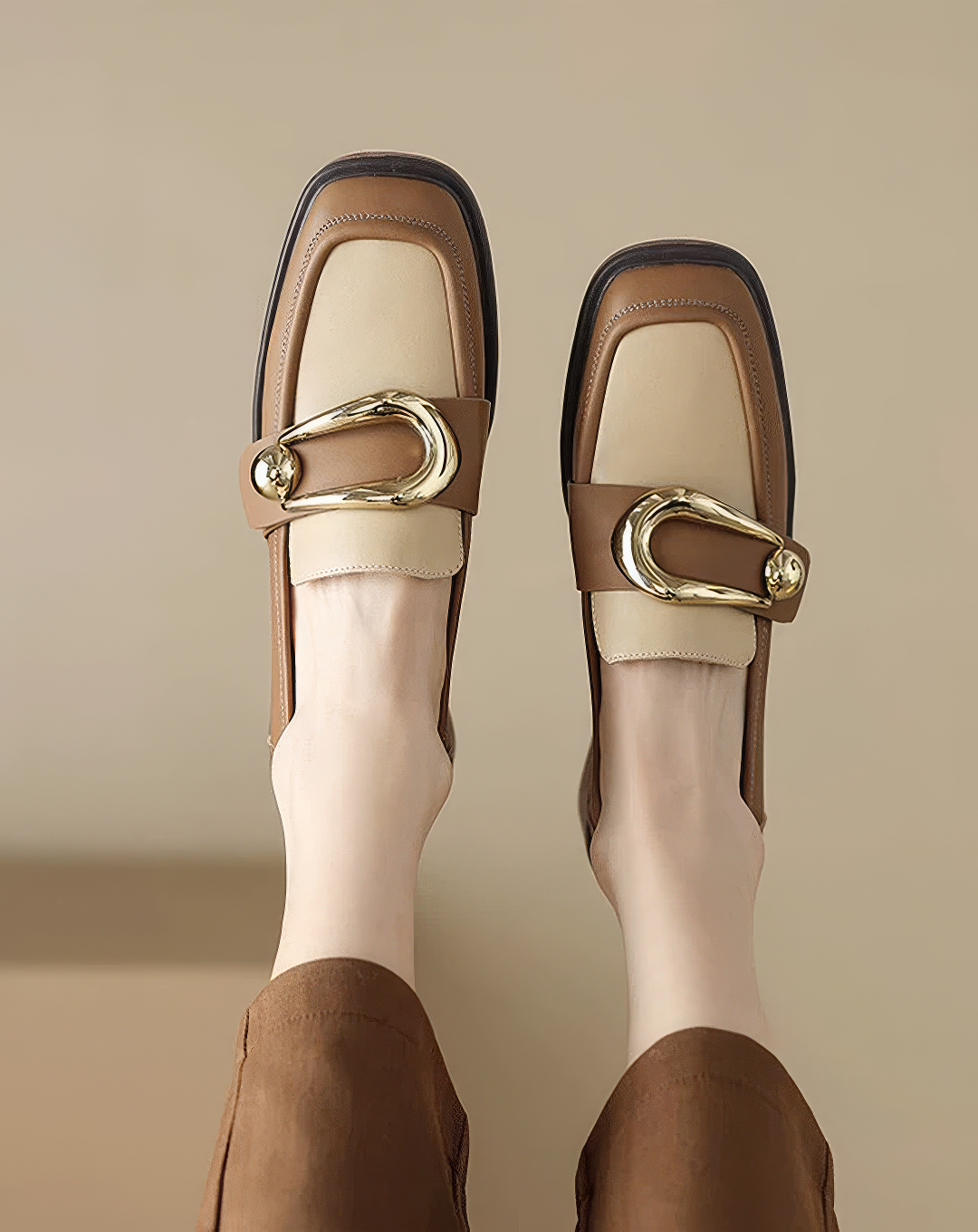 ♀本革／Gold Buckle Leather Loafers