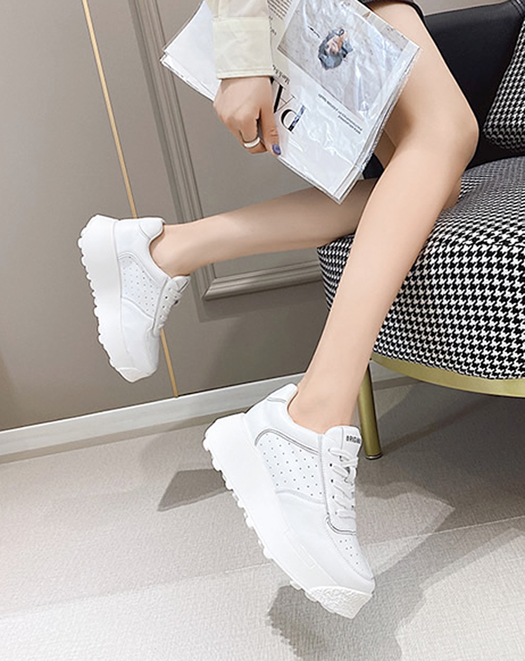 ♀本革／White Platform Sneakers