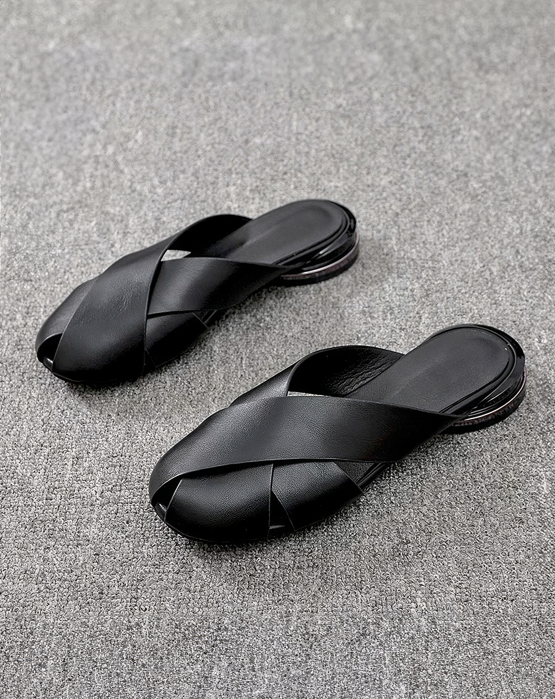 ♀本革／Black Flat Mule Sandals