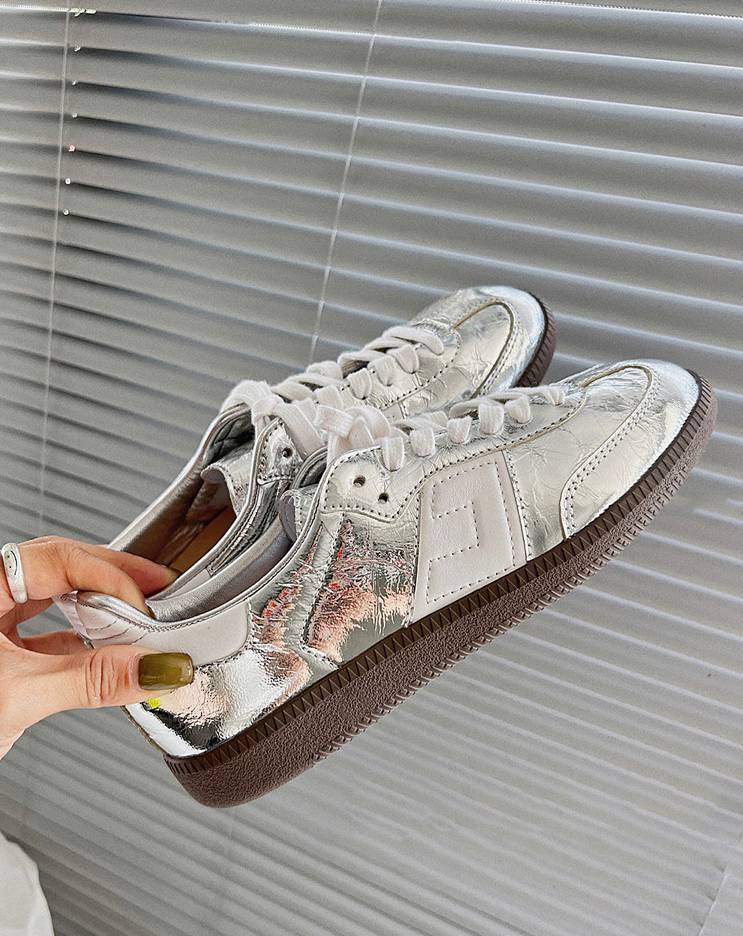 ♀Silver Flat Sneakers