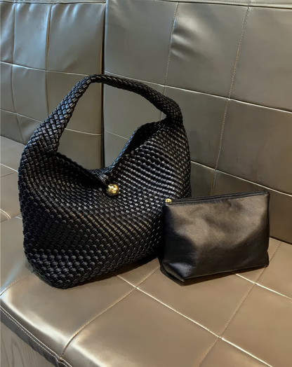 ♀本革／Intrecciato Black Bag