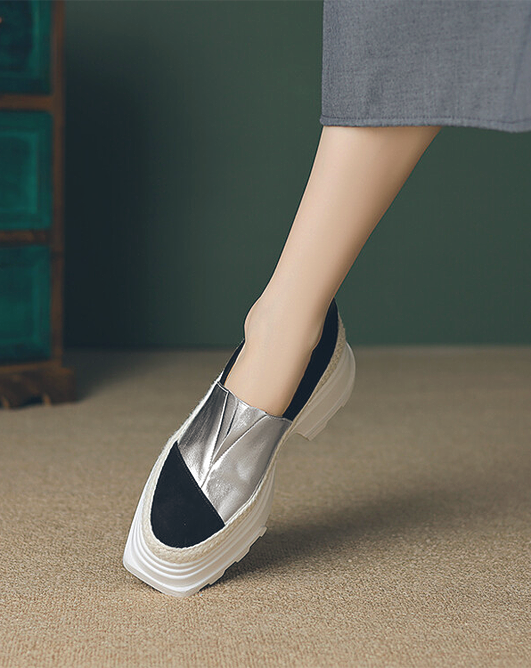 ♀Leather and Jute Platform Slip-on Shoes