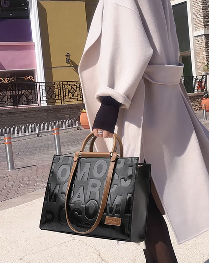 ♀本革／Embossed Logo Bag