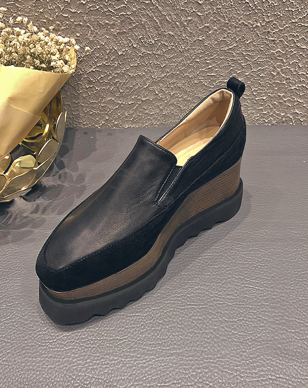 ♀本革／Platform Black Leather Slip-On Shoes