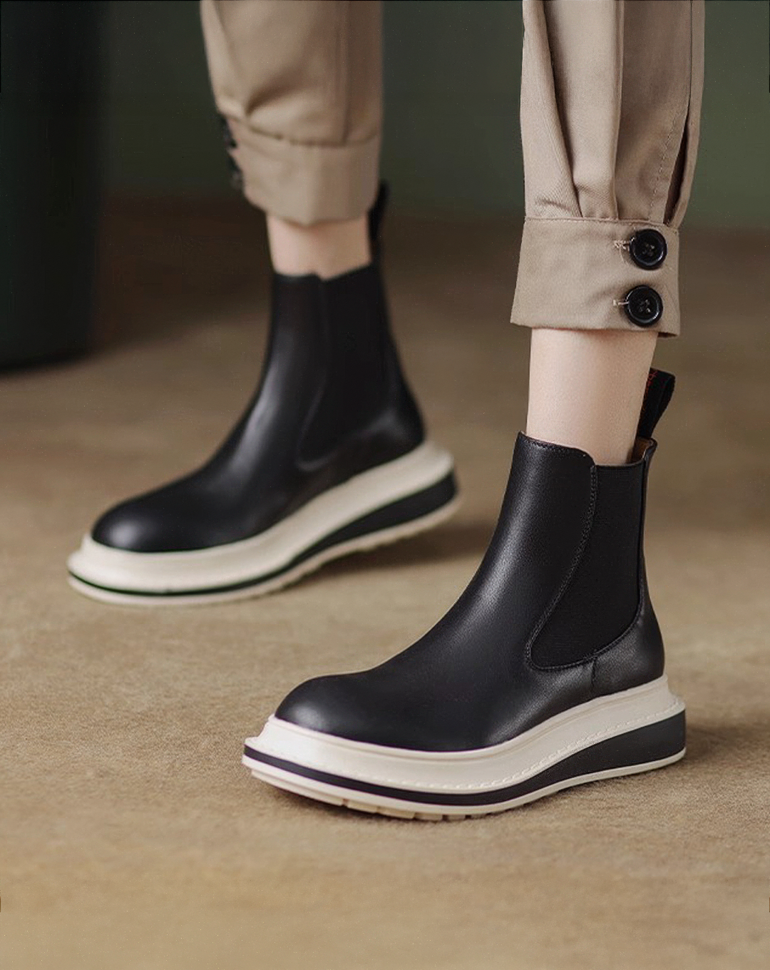 ♀本革／Bold Sole Chelsea Boots