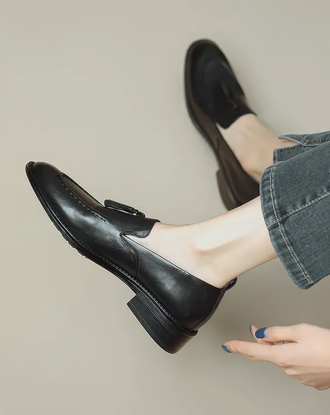 ♀本革／Tassel Detail Black Loafers