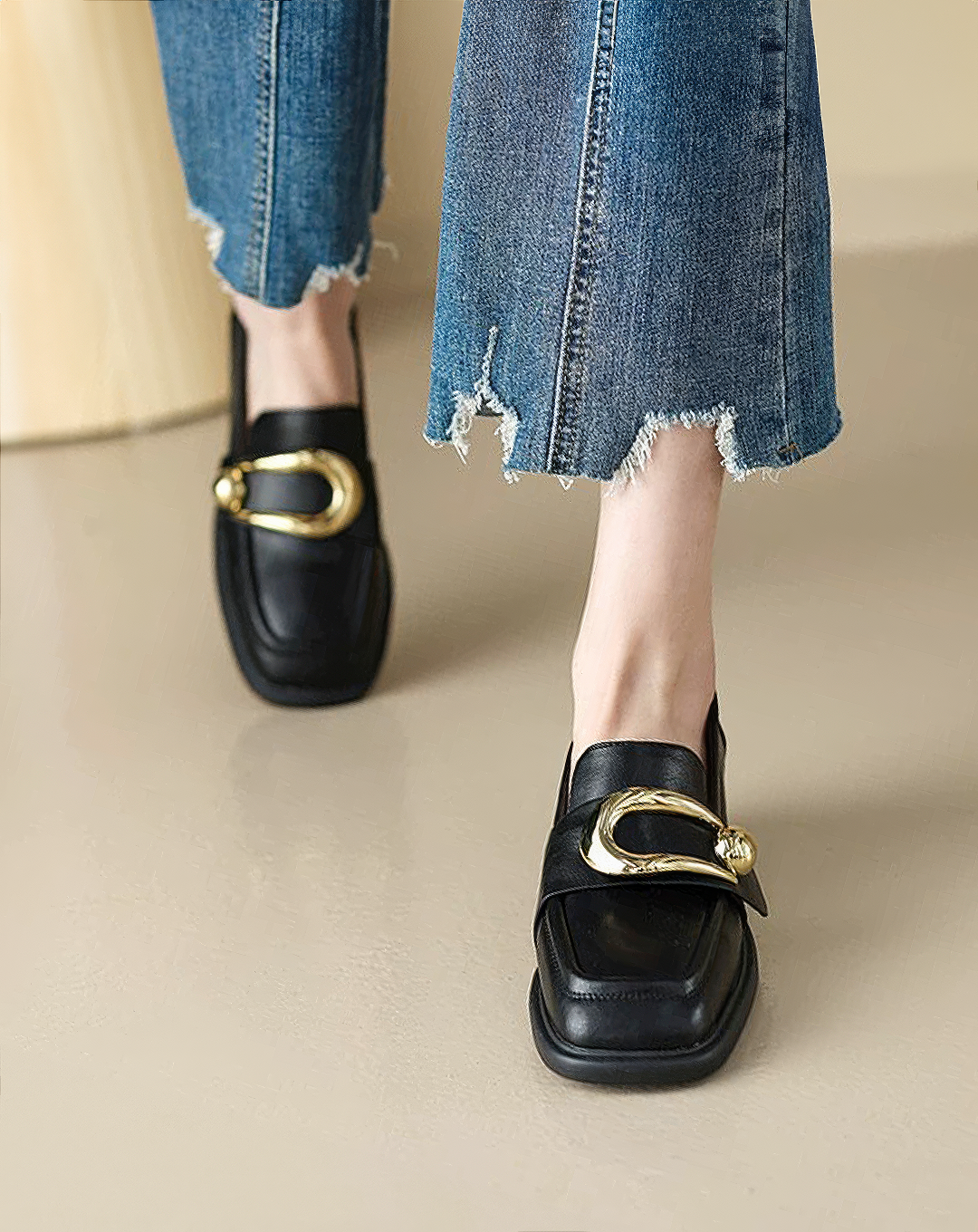 ♀本革／Gold Buckle Leather Loafers