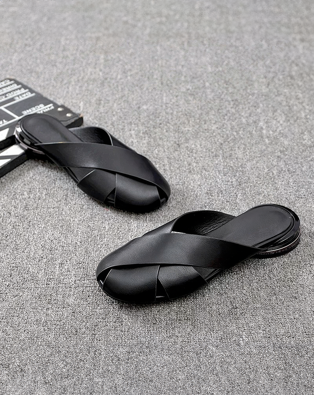 ♀本革／Black Flat Mule Sandals