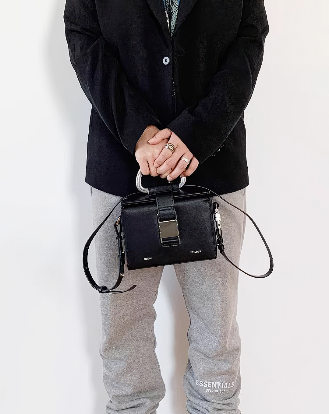 本革／Carabiner Handle Box Bag