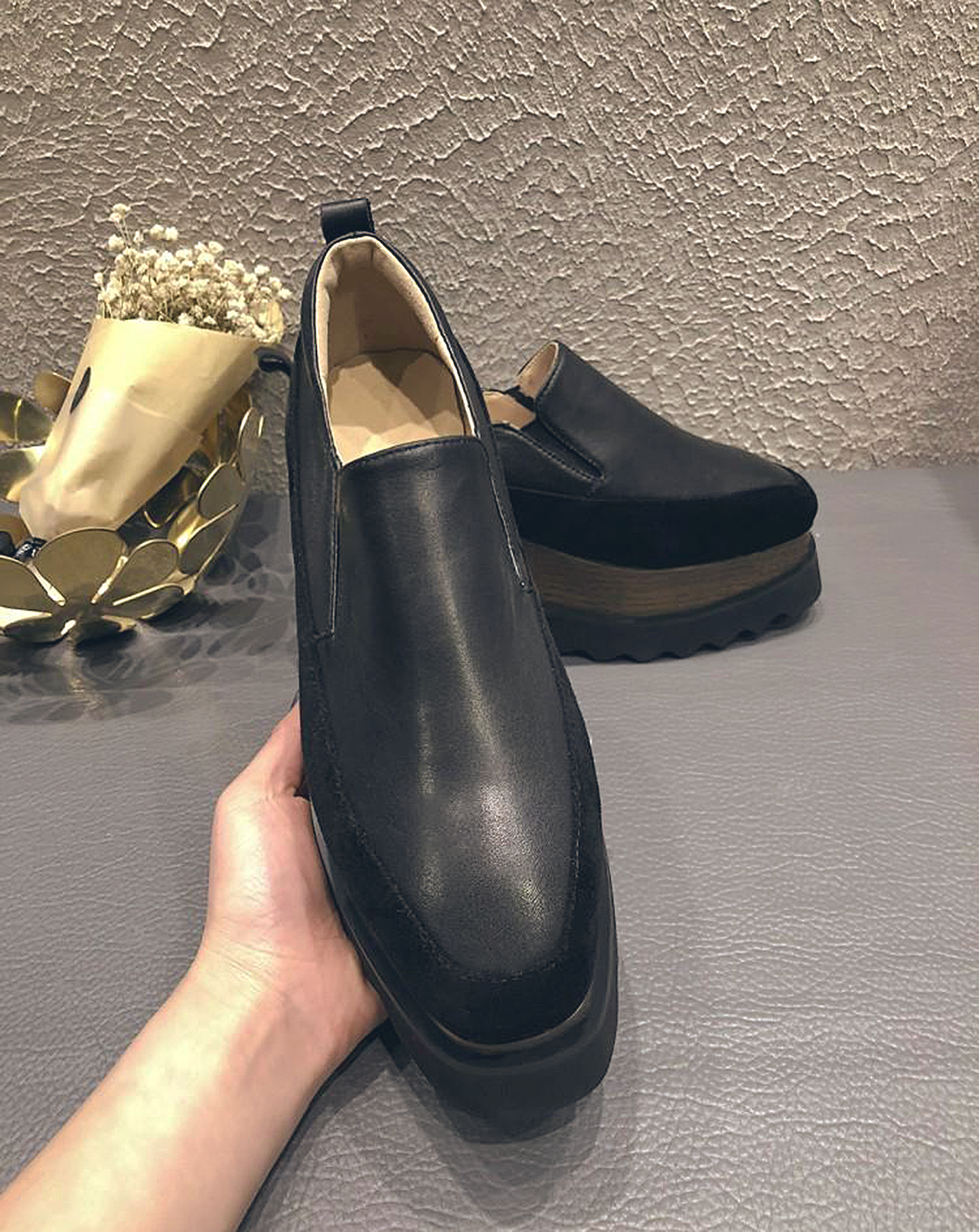 ♀本革／Platform Black Leather Slip-On Shoes
