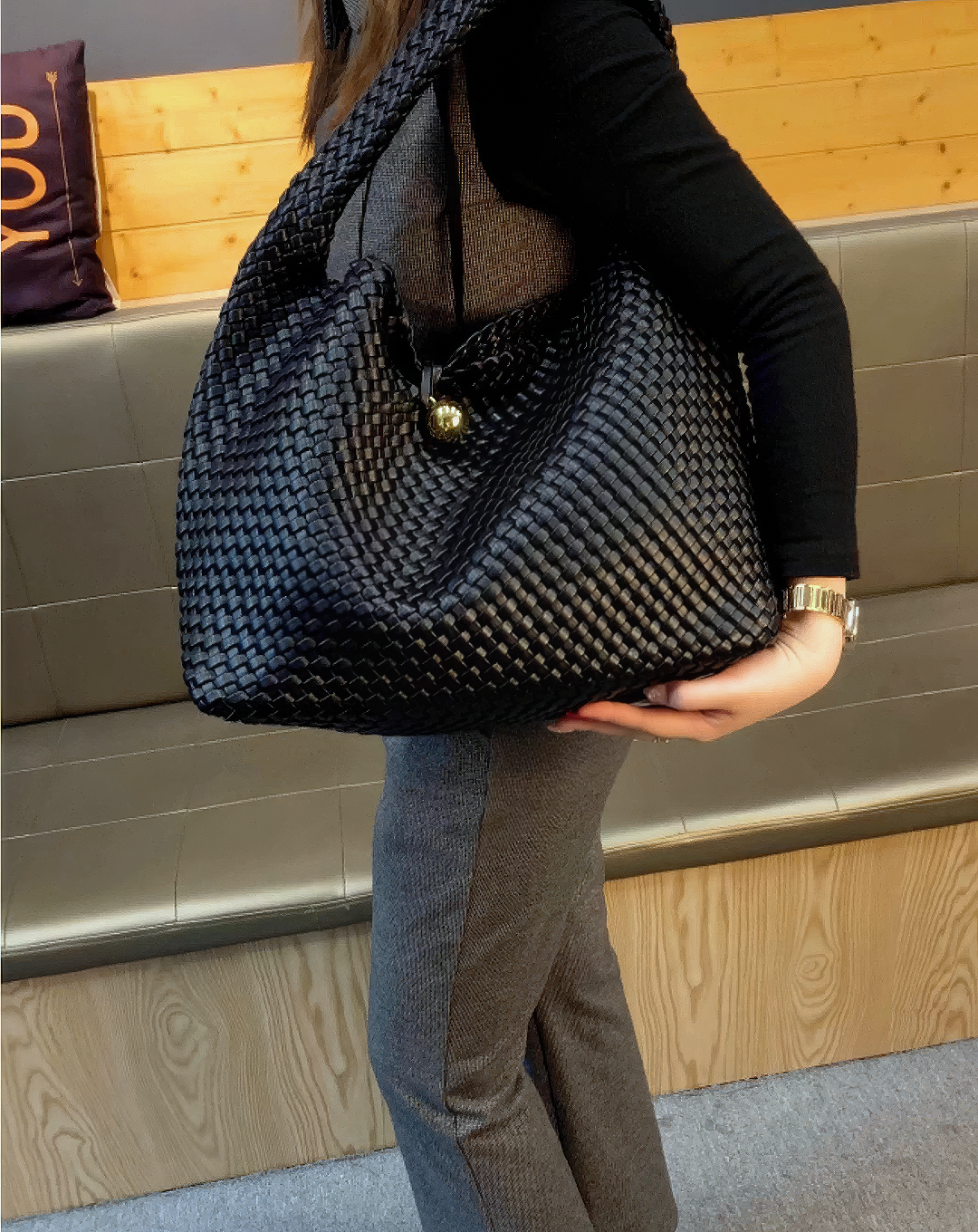 ♀本革／Intrecciato Black Bag