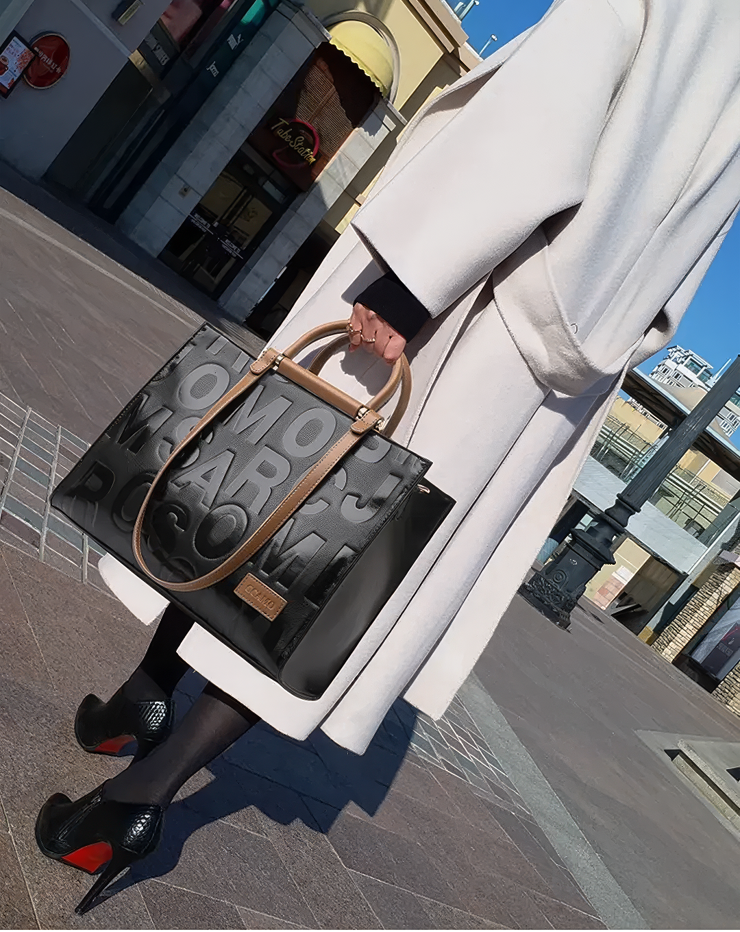 ♀本革／Embossed Logo Bag