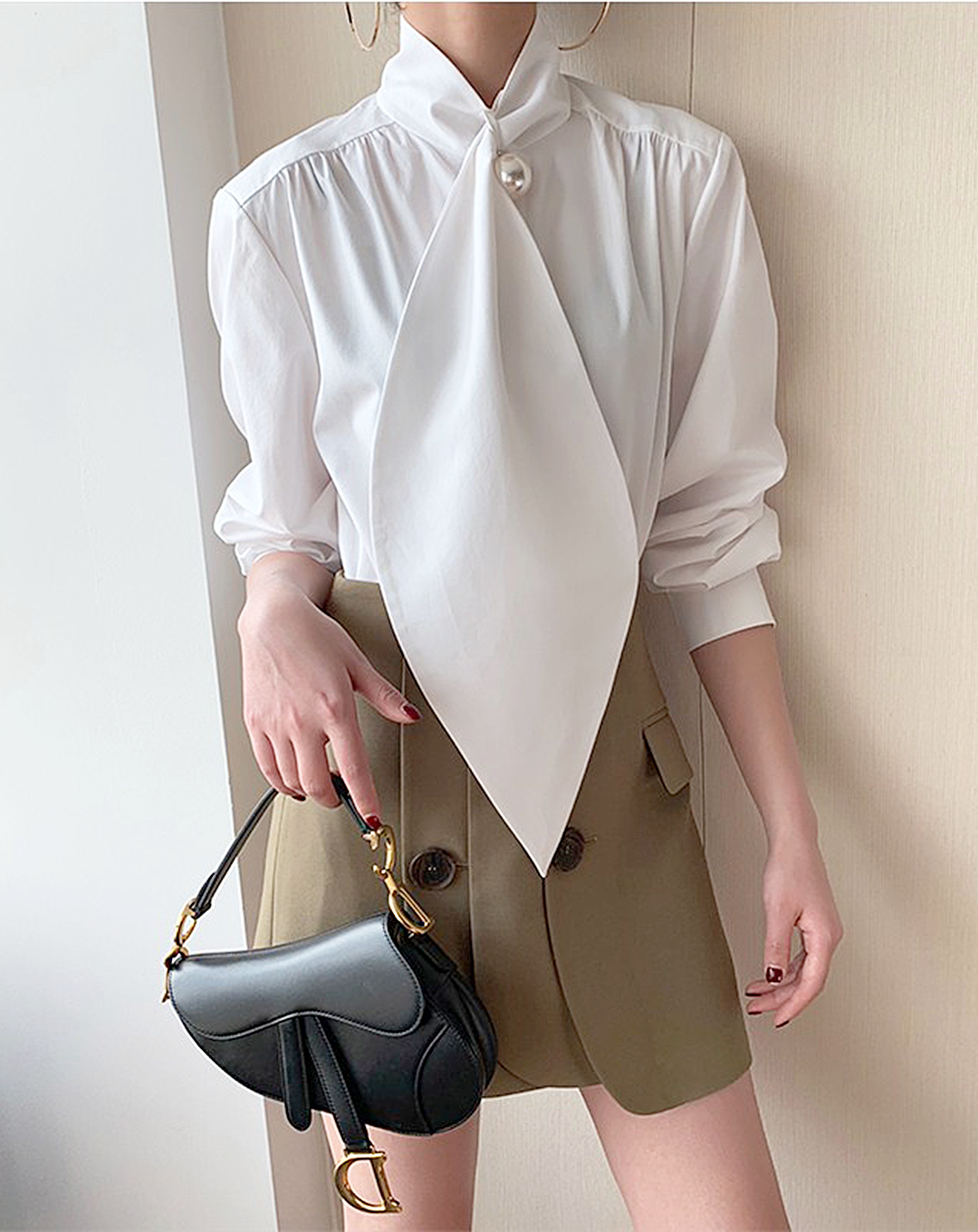 ♀White Scarf Blouse