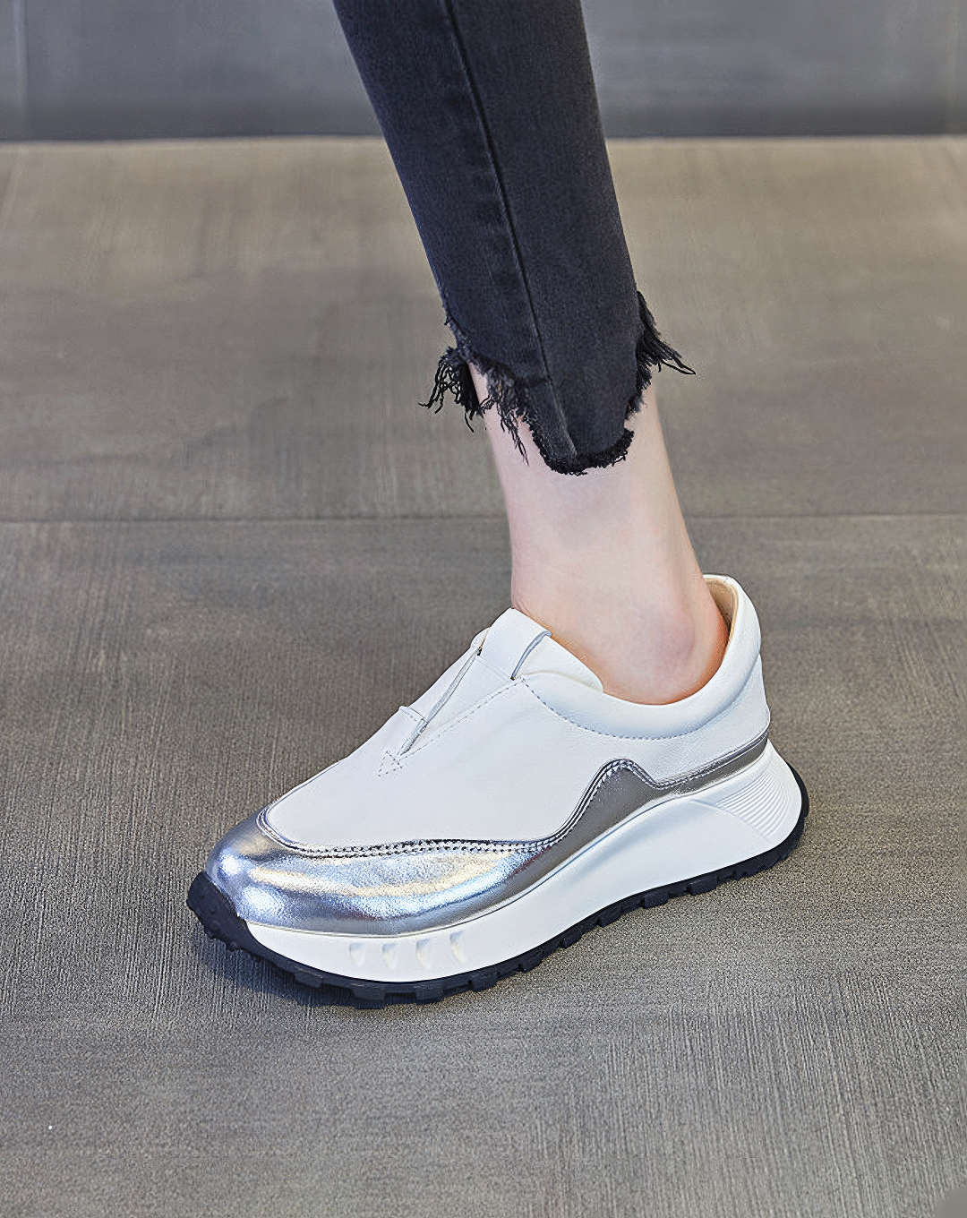 ♀Metallic Trim Wedge Slipons