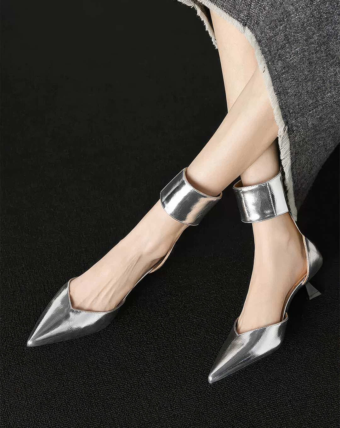 ♀本革／Pointed Toe Strap Pumps