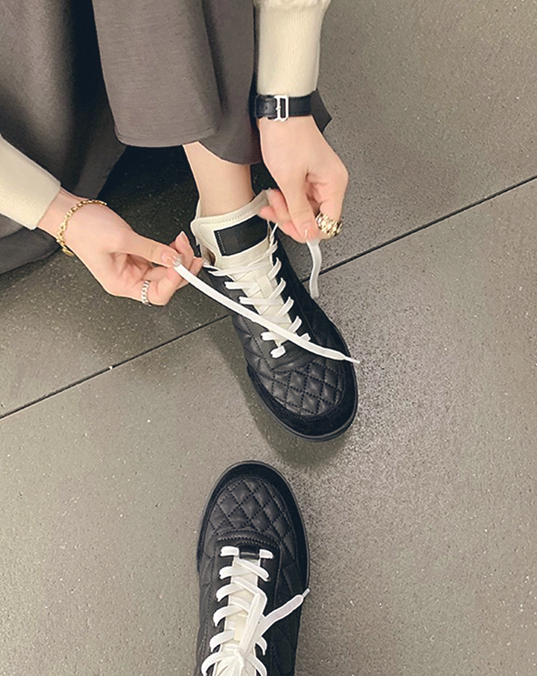 ♀本革／Quilted Leather Sneakers