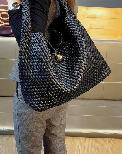 ♀本革／Intrecciato Black Bag