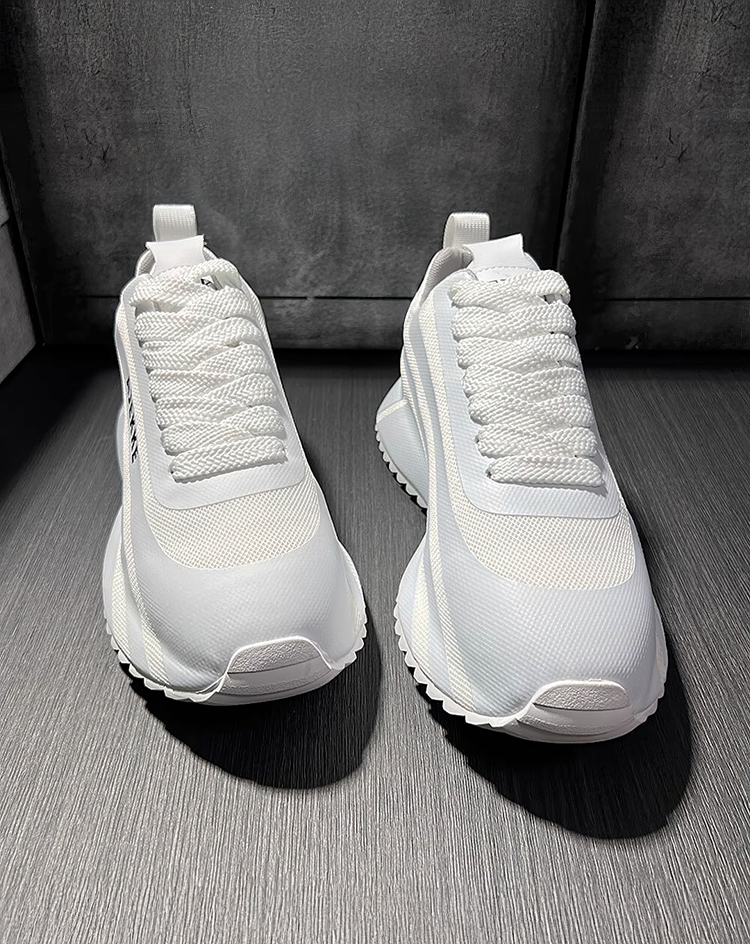 ♂♀Dynamic Stripe Sneakers