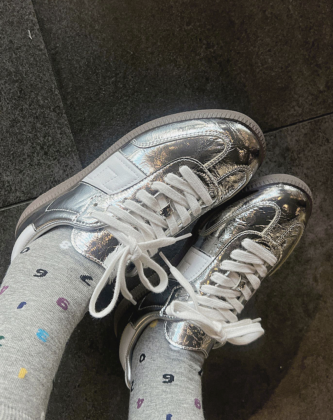 ♀Silver Flat Sneakers