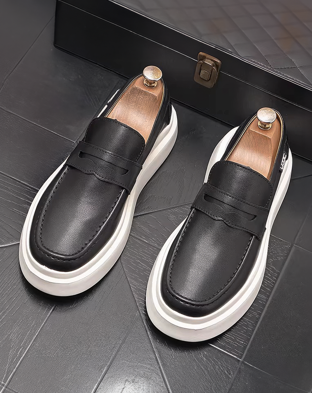 ♂♀Sleek Mono Chrome Loafer