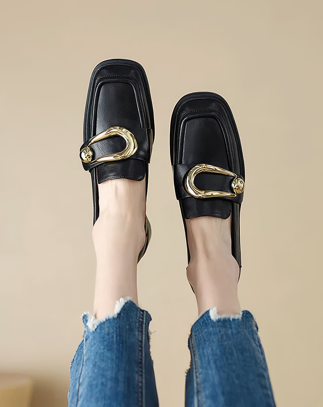 ♀本革／Gold Buckle Leather Loafers