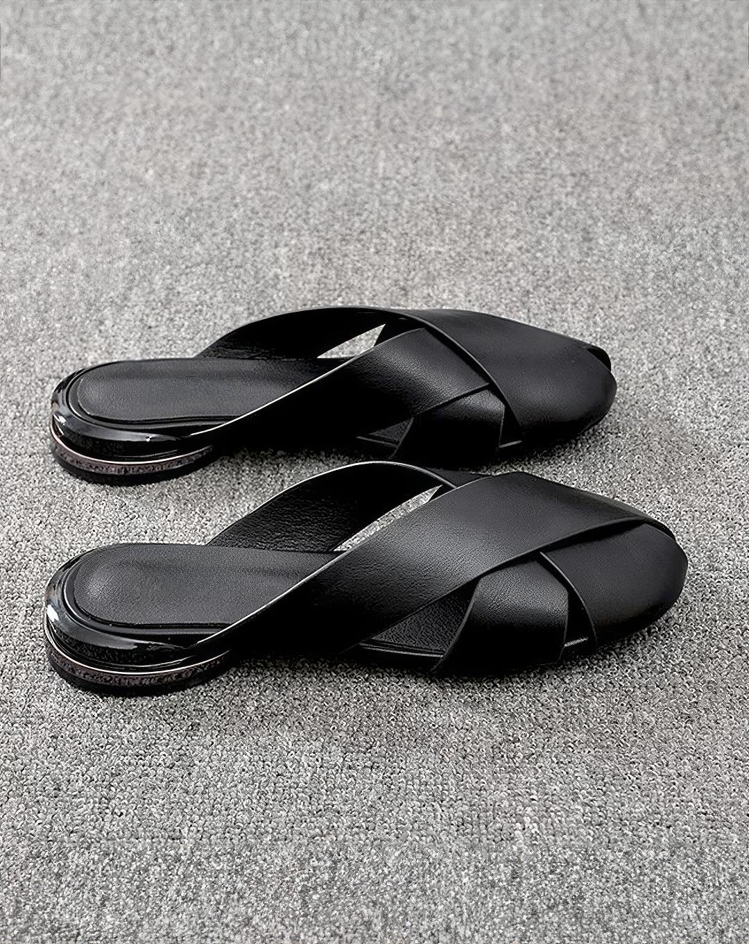 ♀本革／Black Flat Mule Sandals