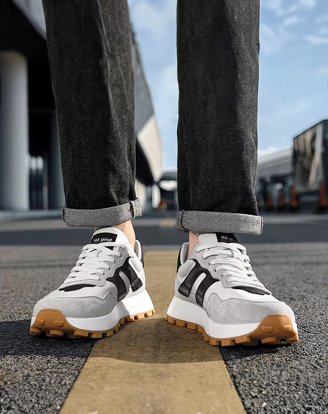 ♂Retro Runner Beige Sneakers