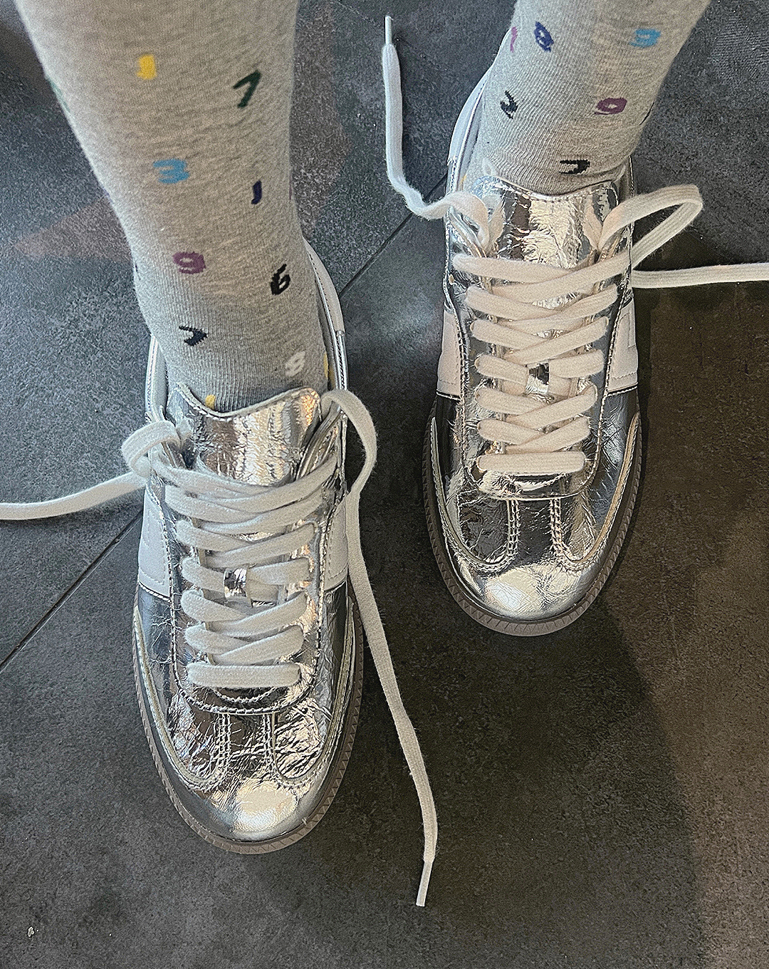 ♀Silver Flat Sneakers